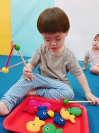 手眼協調的訓練，釣魚是很棒的玩具哦！