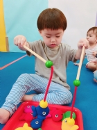 手眼協調的訓練，釣魚是很棒的玩具哦！