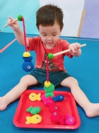 手眼協調的訓練，釣魚是很棒的玩具哦！