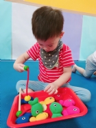 手眼協調的訓練，釣魚是很棒的玩具哦！