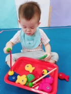 手眼協調的訓練，釣魚是很棒的玩具哦！