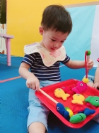 手眼協調的訓練，釣魚是很棒的玩具哦！