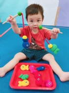 手眼協調的訓練，釣魚是很棒的玩具哦！