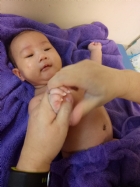 寶寶的嬰兒按摩