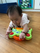 這是什麼東西呢？寶寶來捏捏看、揉揉看，感覺一下哦！