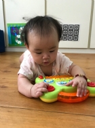 這是什麼東西呢？寶寶來捏捏看、揉揉看，感覺一下哦！