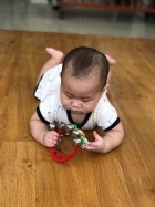 這是什麼東西呢？寶寶來捏捏看、揉揉看，感覺一下哦！