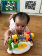 這是什麼東西呢？寶寶來捏捏看、揉揉看，感覺一下哦！