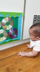 老師手做的圖卡，寶寶的眼睛看到了什麼呢？可以偷偷告訴我嗎？