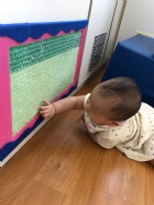 老師手做的圖卡，寶寶的眼睛看到了什麼呢？可以偷偷告訴我嗎？