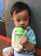 10809生活自理～我會拿杯子喝水哦！