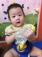 10809生活自理～我會拿杯子喝水哦！