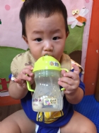 10809生活自理～我會拿杯子喝水哦！