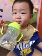 10809生活自理～我會拿杯子喝水哦！