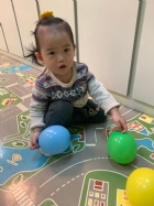 10812寶寶玩氣球