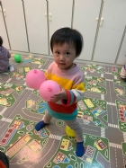 10812寶寶玩氣球