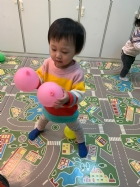 10812寶寶玩氣球