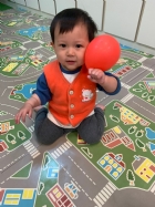 10812寶寶玩氣球