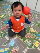10812寶寶玩氣球
