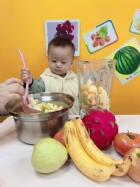 感謝家長的參與!!小朋友們看著果汁機內的水果轉來轉去,都說好像在跳舞哦!!