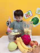 感謝家長的參與!!小朋友們看著果汁機內的水果轉來轉去,都說好像在跳舞哦!!