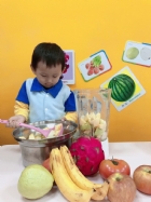 感謝家長的參與!!小朋友們看著果汁機內的水果轉來轉去,都說好像在跳舞哦!!