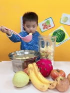 感謝家長的參與!!小朋友們看著果汁機內的水果轉來轉去,都說好像在跳舞哦!!