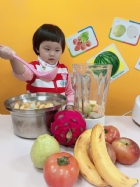 感謝家長的參與!!小朋友們看著果汁機內的水果轉來轉去,都說好像在跳舞哦!!