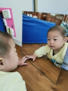 10901寶寶看一看，鏡子裡的自己