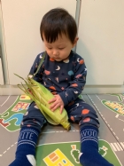 摸一摸,看一看,聞一聞,告訴老師這是什麼水果哦!