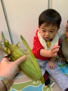 摸一摸,看一看,聞一聞,告訴老師這是什麼水果哦!