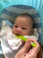 荳荳寶貝副食品初體驗～好奇妙的表情哦～
