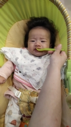 荳荳寶貝副食品初體驗～好奇妙的表情哦～