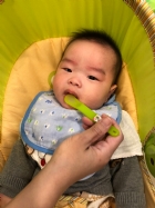 荳荳寶貝副食品初體驗～好奇妙的表情哦～