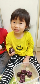 10903生活教育～玉米不是只有黃色的哦！還有白色和紫色的，老師帶來讓大家看看有什麼不同吧！