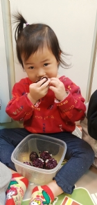 10903生活教育～玉米不是只有黃色的哦！還有白色和紫色的，老師帶來讓大家看看有什麼不同吧！