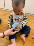 10903三月桂花香～三月的桂花好香啊！老師遠赴花蓮看到新鮮的桂花，拿來和寶貝們分享～很香吧！