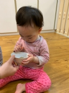 10903三月桂花香～三月的桂花好香啊！老師遠赴花蓮看到新鮮的桂花，拿來和寶貝們分享～很香吧！