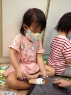 綾綾老師手做繪本～寶寶玩得很高興呢！