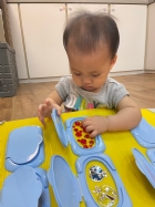 11110請寶貝試著對對看～同樣的車車要擺在一起哦！