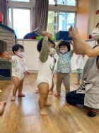 11110寶寶請聽聽我的指令~和老師一起操作!