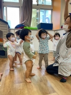 11110寶寶請聽聽我的指令~和老師一起操作!