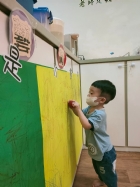 11110寶寶自由塗鴨撕紙的時間!!