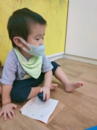 11110寶寶自由塗鴨撕紙的時間!!