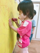 11110寶寶自由塗鴨撕紙的時間!!