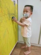 11110寶寶自由塗鴨撕紙的時間!!