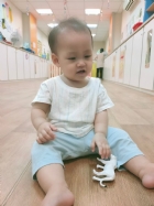 11110讓我們仔細觀察寶寶間可愛的互動吧!