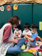 11111和老師一起試試雪花片的拼接