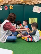 11111和老師一起試試雪花片的拼接