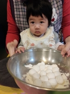 11102荳荳班的寶寶～和老師一起滾元宵